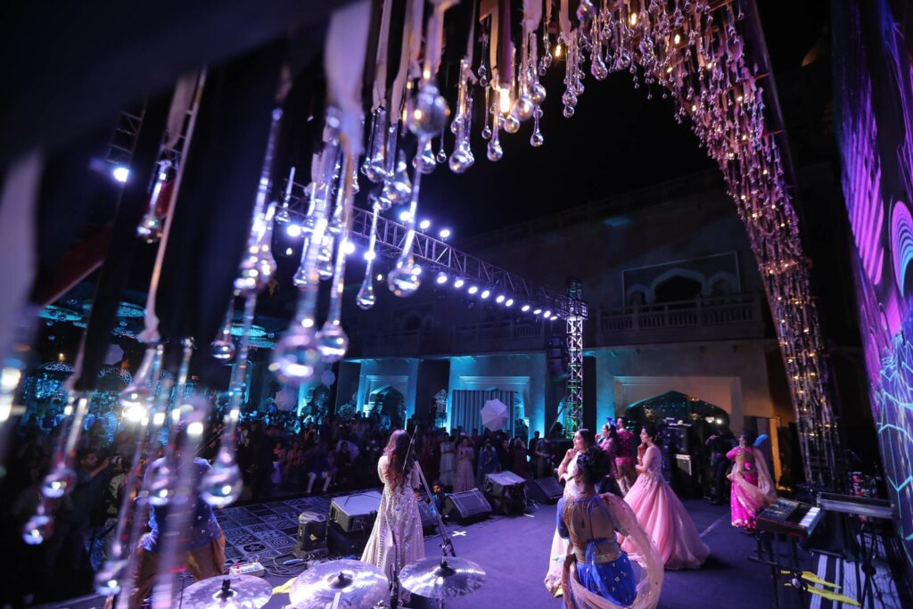 candid sangeet dance floor celebration photographed by candid wedding photographer in Faridabad