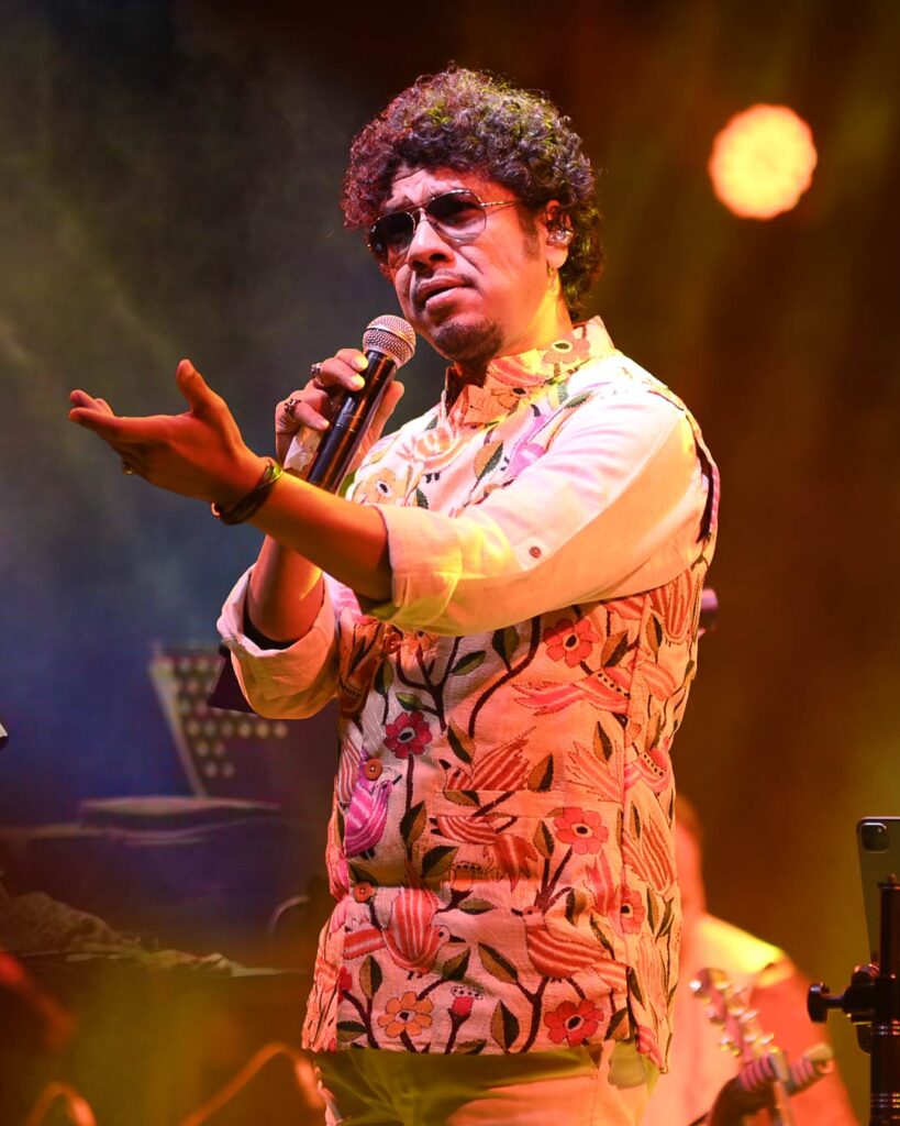 papon perofming live at ragas by the river