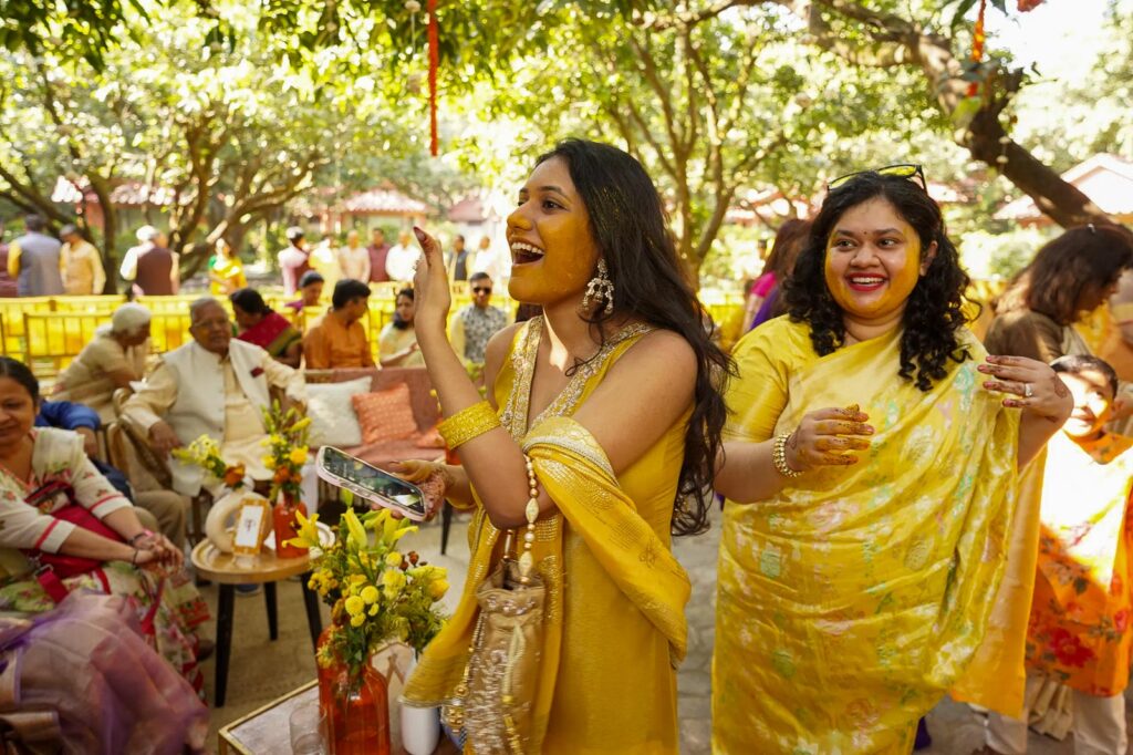 candid vs traditional wedding photography aligarh