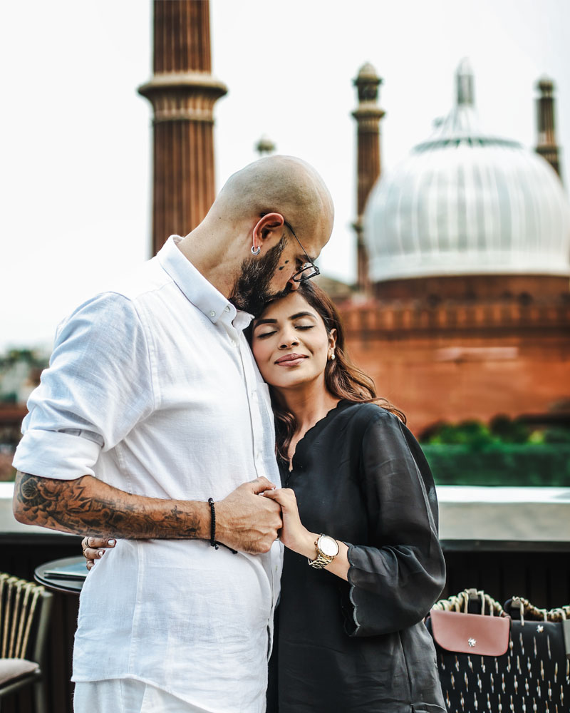 Couple during a pre wedding shoot in Chandni Chowk Delhi with heritage street background captured by Photosynthesis Photography