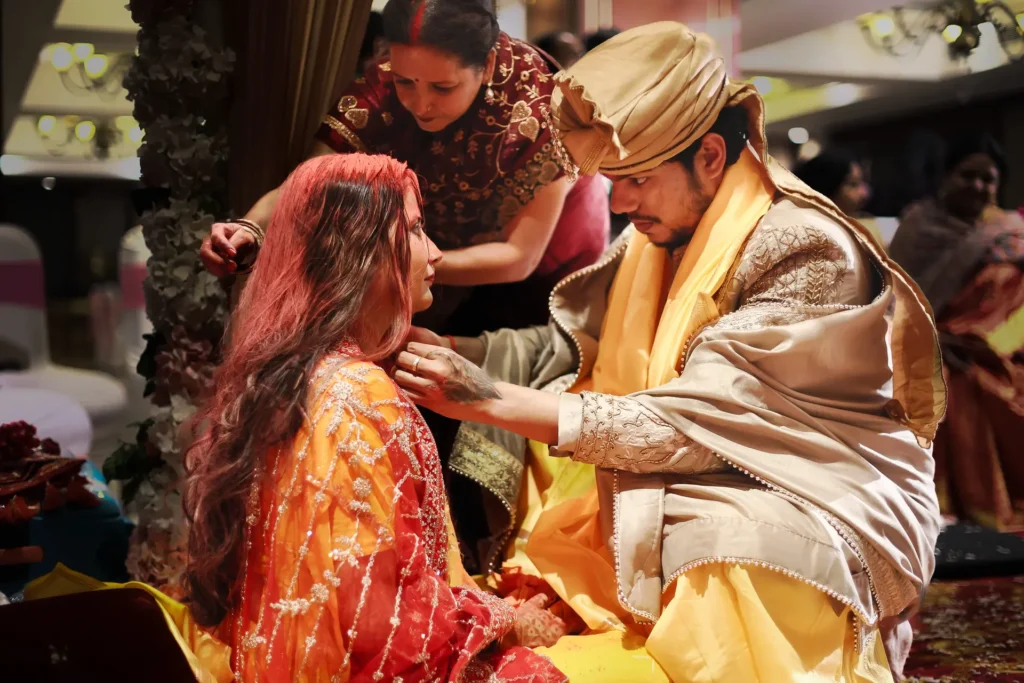 groom applying sindoor at a hindu wedding in aligarh