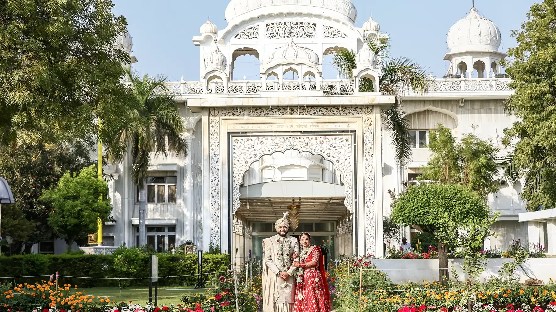 Bride and groom photographed at Gurudwara Pahari Wala in Greater Kailash, Delhi