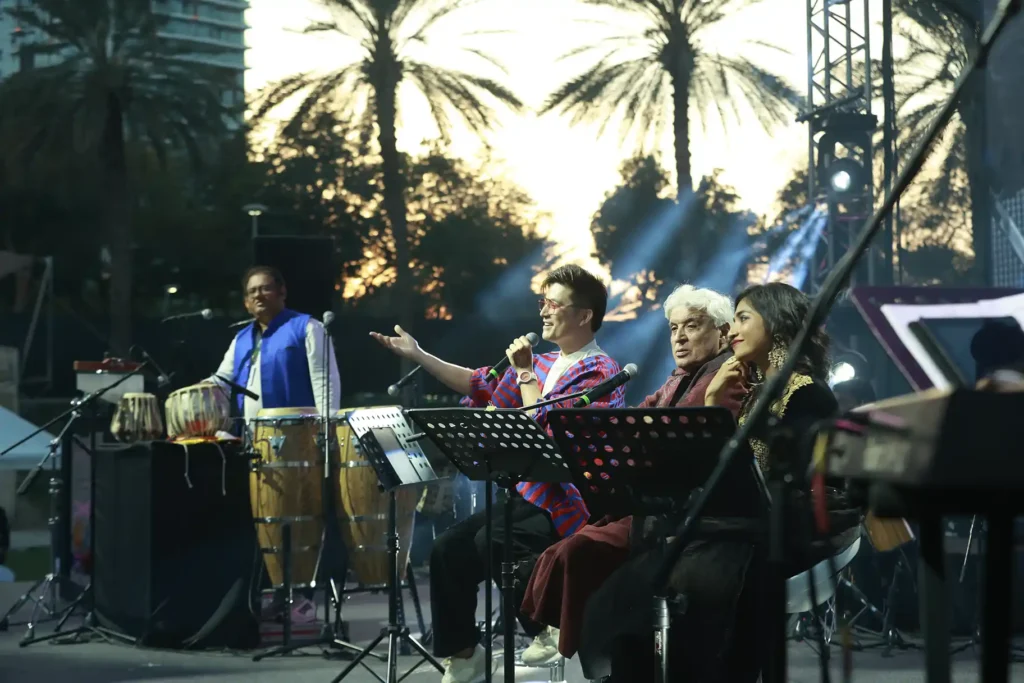 meiyang chang performing in javed akhter's musical 'Main Koi Aisa Geet Gaoon' at Jashn-e-Rekhta Dubai, documented by Asad Ansari.