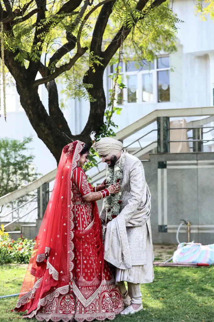 Couple portrait after the Anand Karaj ceremony at Gurudwara Pahari Wala, New Delhi